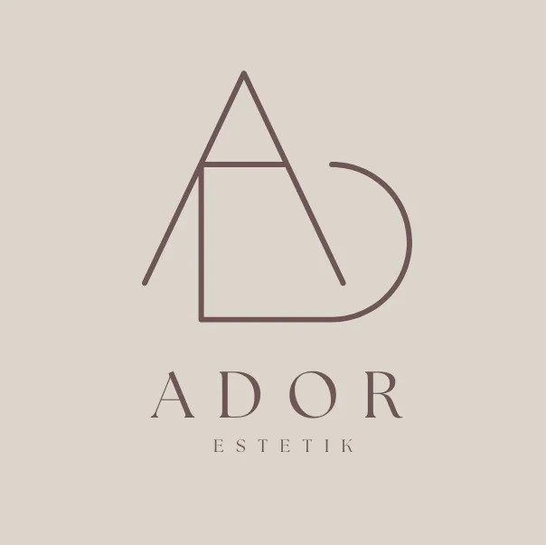 ADOR Estetik logotyp, injektionsklinik på Riddargatan i Stockholm