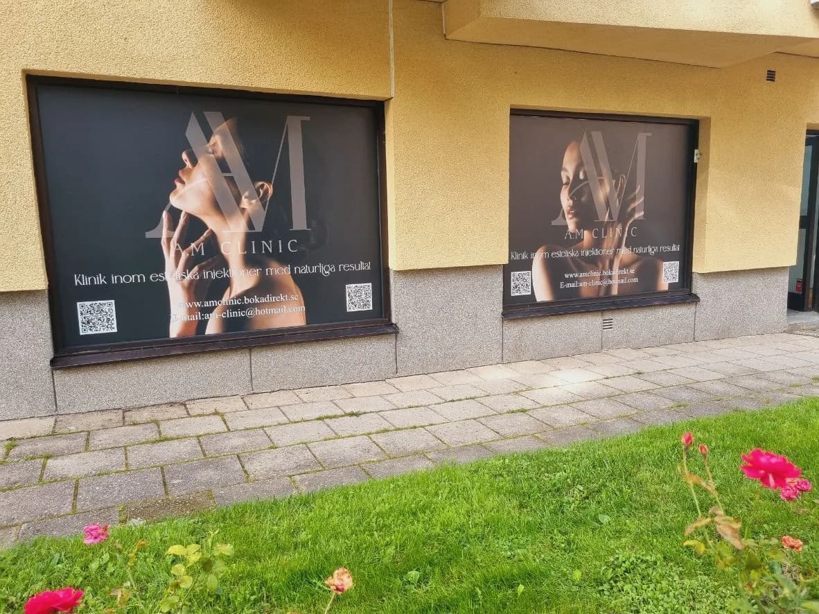 AM Clinic skyltfönster på Grafikvägen 16 i Johanneshov