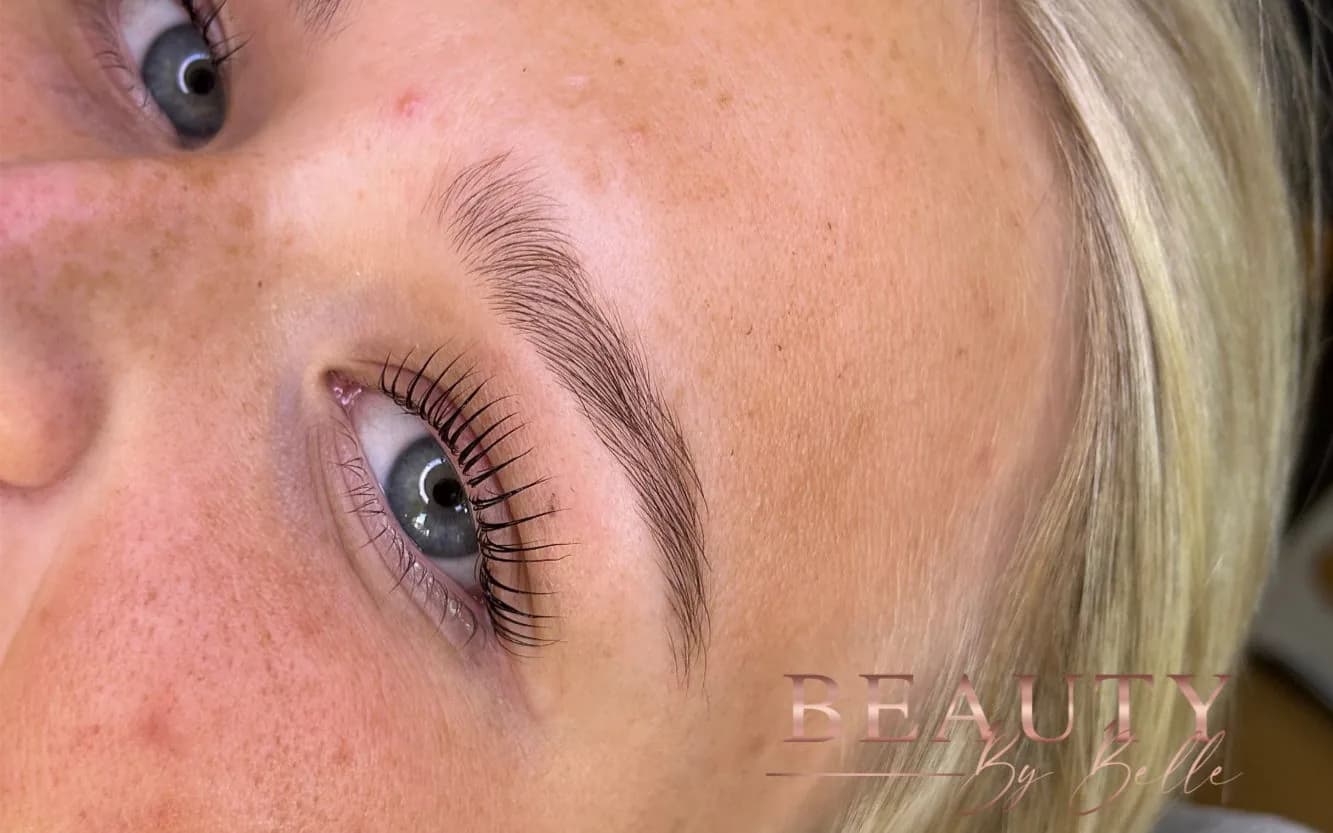 Lashlift och browlift utförda hos Beauty By Belle i Malmö