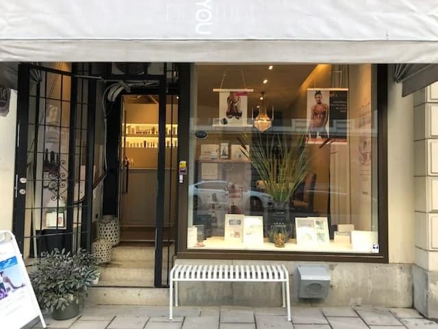 Entrén till BeYOUsalon på Sibyllegatan i Stockholm
