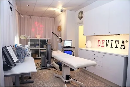 Behandlingsrum med laserutrustning hos Devita på Birger Jarlsgatan i Stockholm