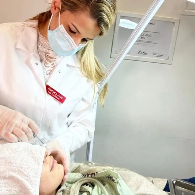 Behandling på Dr Mariam x Sthlm Aesthethics i Stockholm
