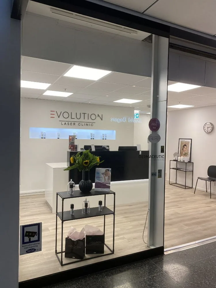Entré och reception hos Evolution Laser Clinic i Frölunda Torg
