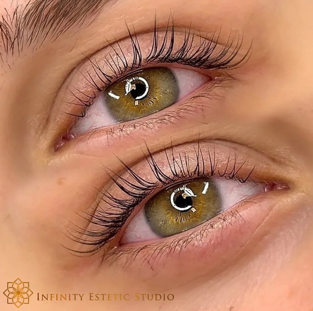 Lash lift-resultat hos Infinity Estetic Studio i Malmö