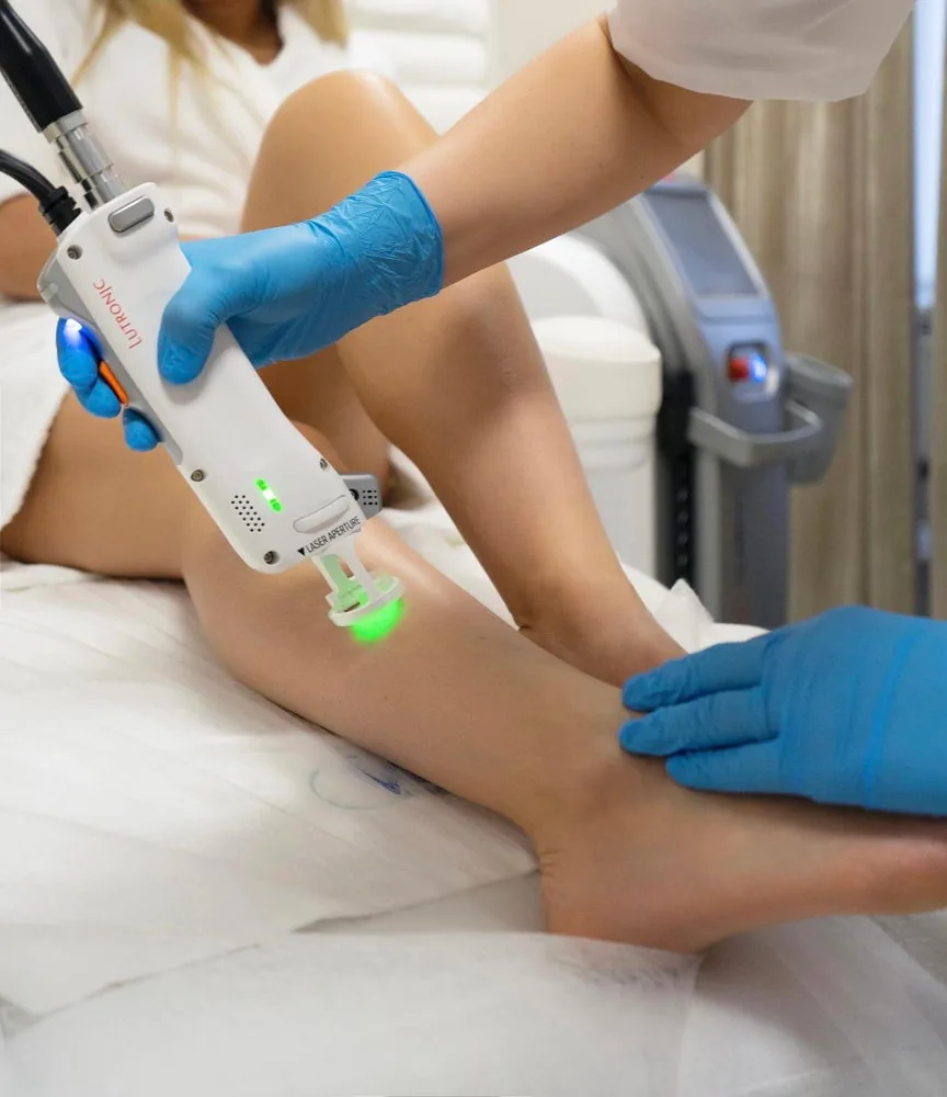 Laserhårborttagning av ben med Alexandritlaser hos Kristall Beauty Klinik i Stockholm