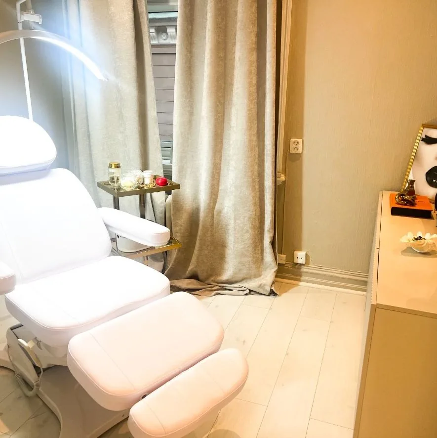 Behandlingsrum hos RAD Aesthetic Clinic i Askim