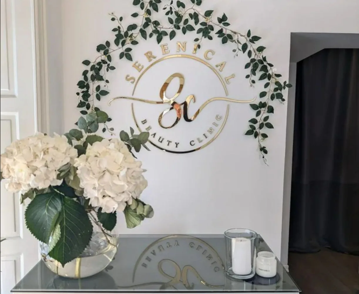 Receptionen hos Serenical Clinic på Upplandsgatan i Stockholm