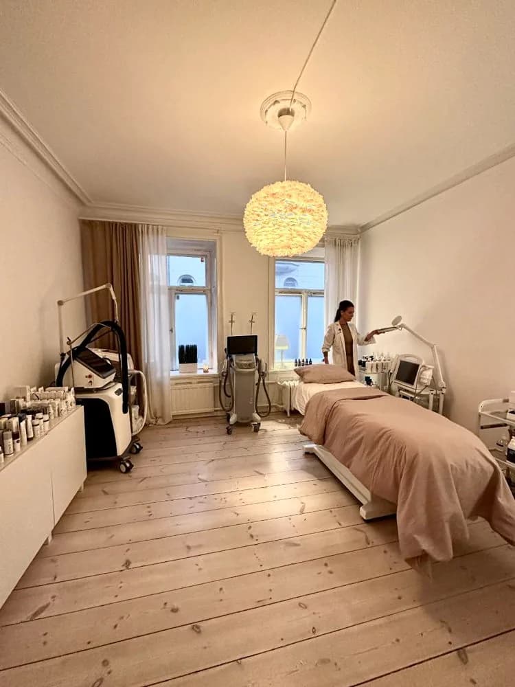 Behandlingsrum hos Skin Care by Louise Labero på Östermalm i Stockholm