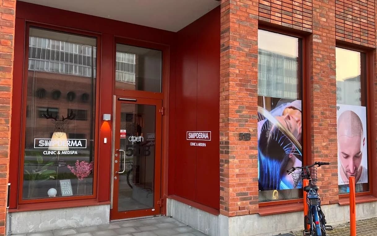 Entrén till SMP Derma Clinic & MedSpa på Lilla Varvsgatan i Malmö