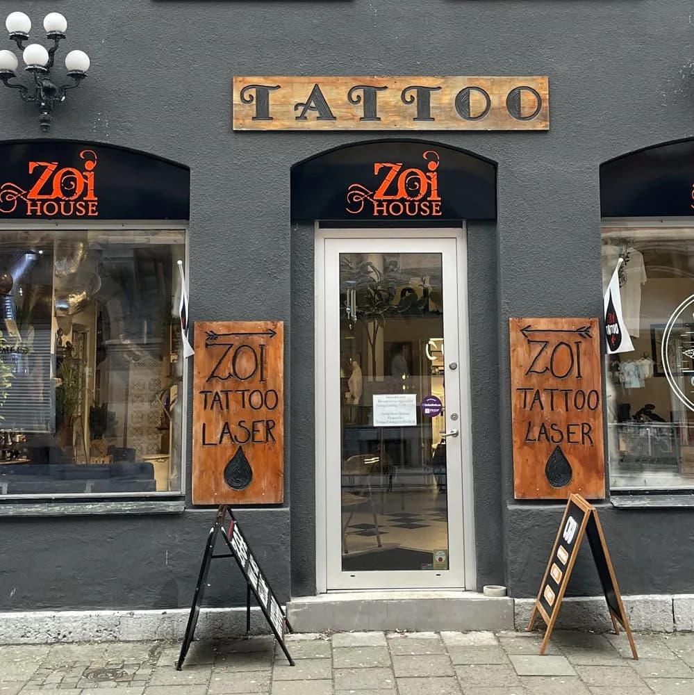 Entrén till Zoi Tattoo & Beauty på Stora Nygatan i Malmö